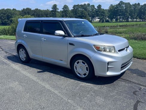 Used 2012 Scion xB FWD image 26
