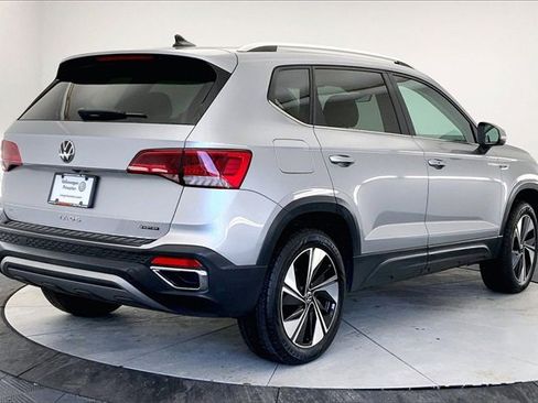 Used 2024 Volkswagen Taos SE image 13