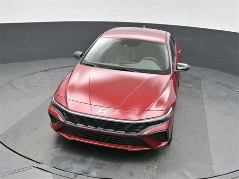 Used 2025 Hyundai Elantra SEL image 35