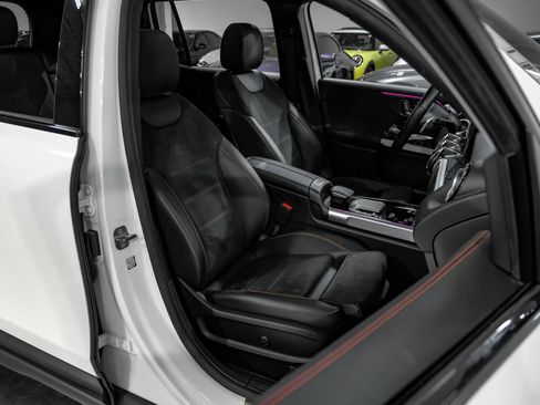 Used 2023 Mercedes-Benz GLB 250 image 40
