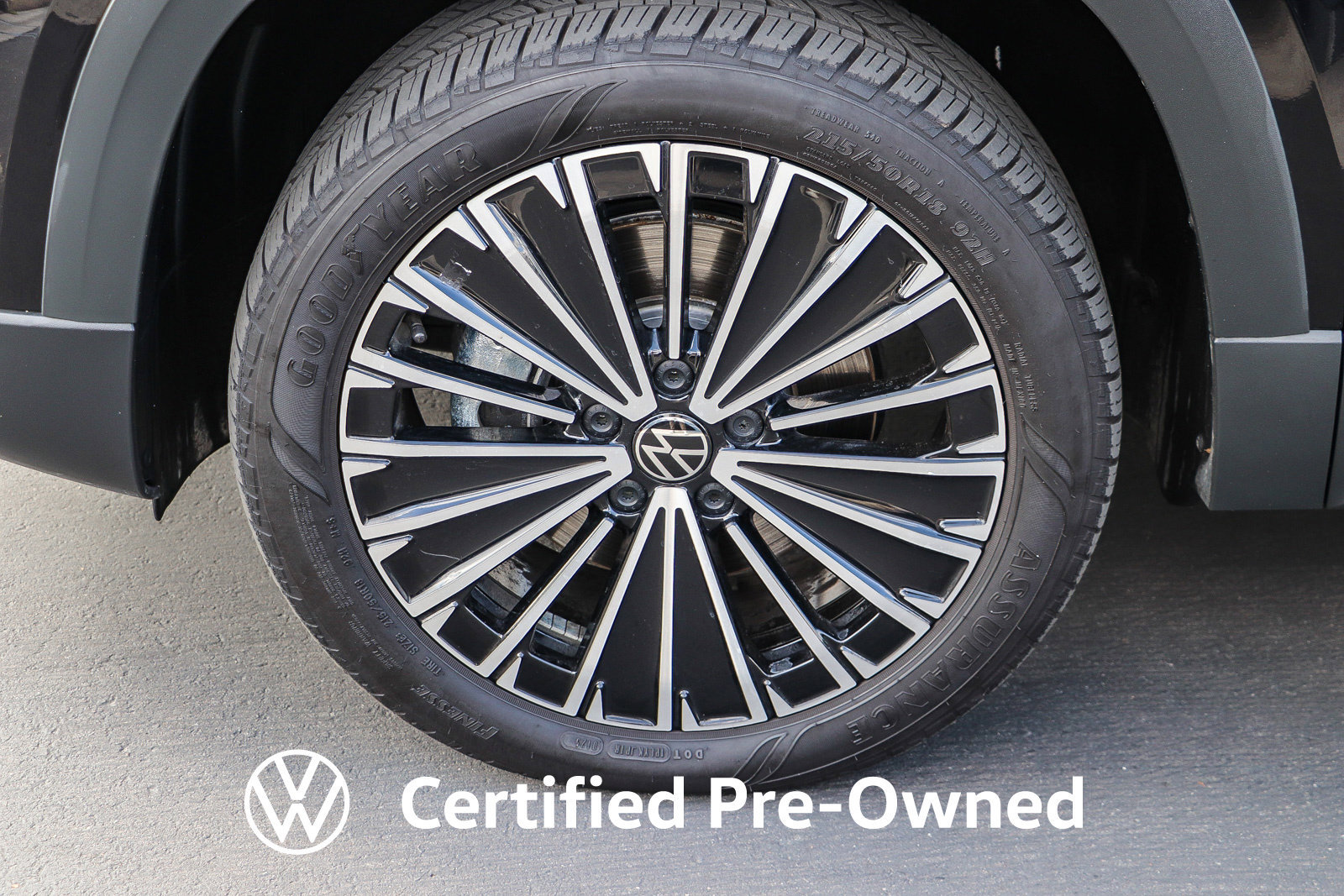 Used 2025 Volkswagen Taos SE FWD image 12