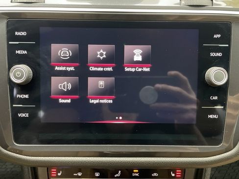 Used 2022 Volkswagen Tiguan SE R-Line image 34