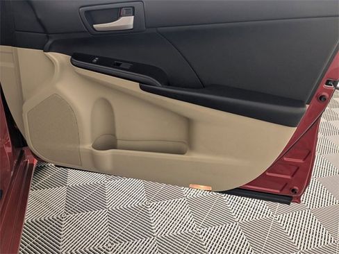 Used 2014 Toyota Camry SE image 28