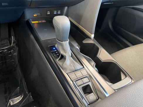 Used 2025 Toyota Camry LE image 40