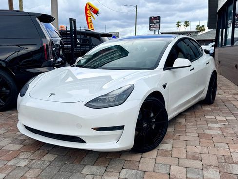 Used 2021 Tesla Model 3 Standard Range Plus RWD image 1