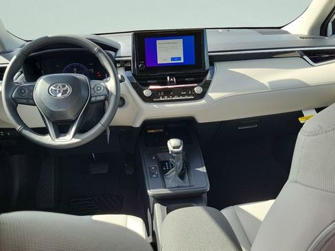 Used 2026 Toyota Corolla Cross LE FWD image 11