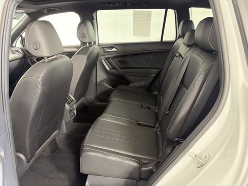Used 2022 Volkswagen Tiguan SE R-Line AWD/4WD image 7