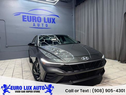 Used 2025 Hyundai Elantra Sport image 1