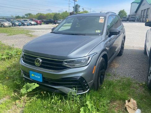 Used 2024 Volkswagen Tiguan SE R-Line AWD/4WD image 3