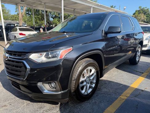 Used 2018 Chevrolet Traverse LS FWD image 2
