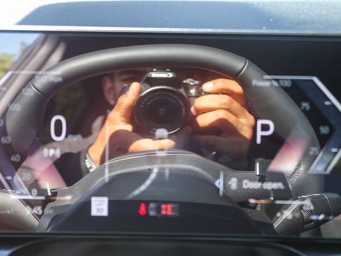 Certified 2025 BMW X3 xDrive30i w/ Convenience Package image 23