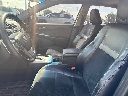 Used 2012 Toyota Camry SE w/ Leather Pkg FWD image 13