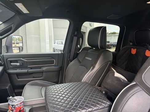 Used 2025 RAM 3500 Laramie AWD/4WD image 9