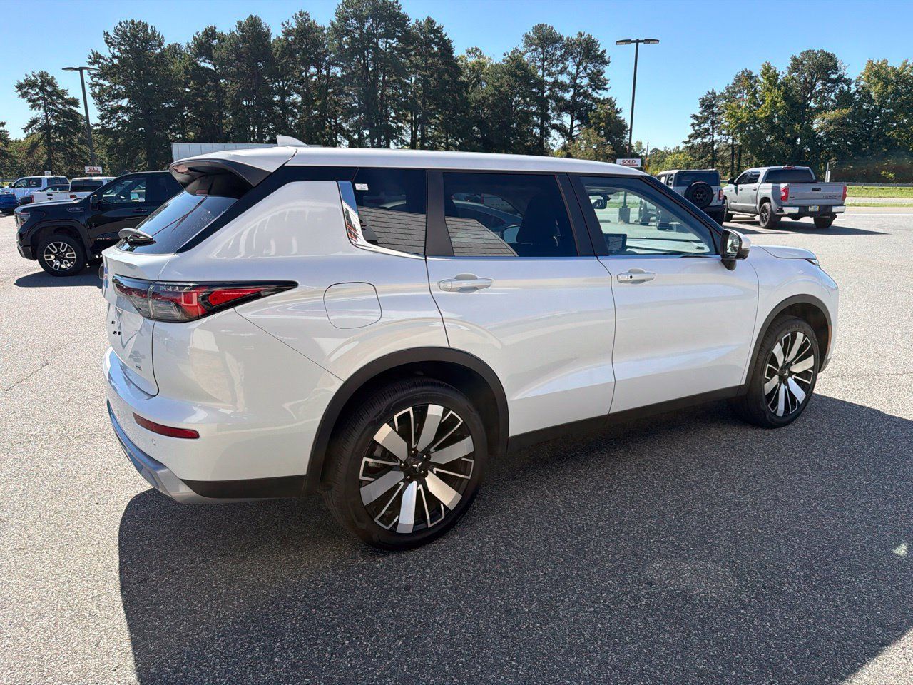 Used 2025 Mitsubishi Outlander SE FWD image 9