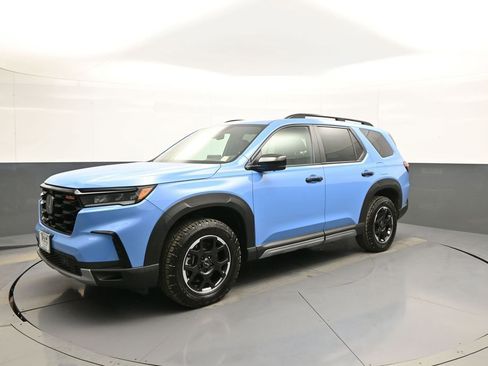 Used 2025 Honda Pilot TrailSport image 10