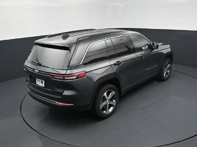 New 2026 Jeep Grand Cherokee Limited w/ Trailer Tow Package AWD/4WD image 17