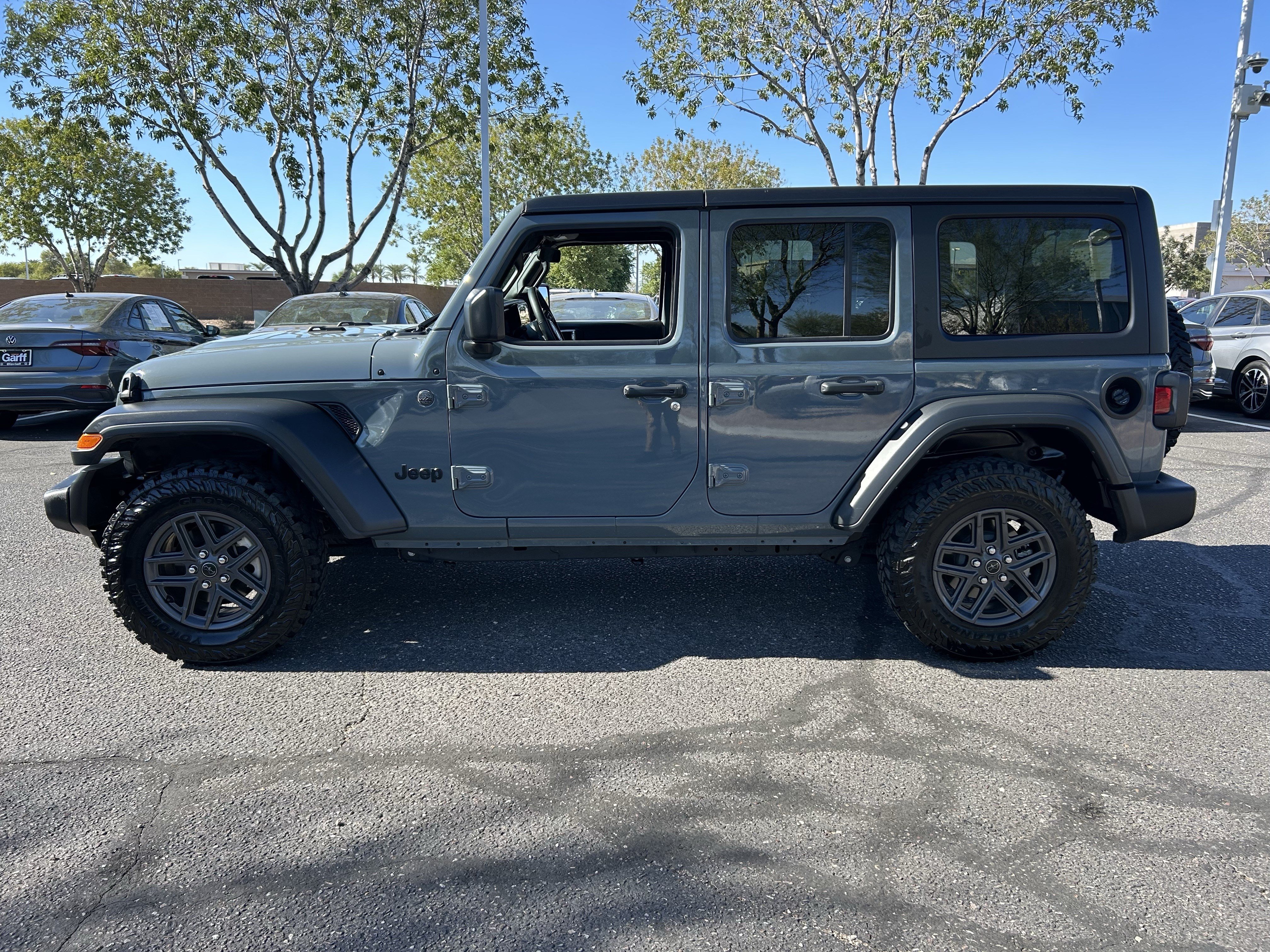 Used 2025 Jeep Wrangler Unlimited Sport AWD/4WD image 2