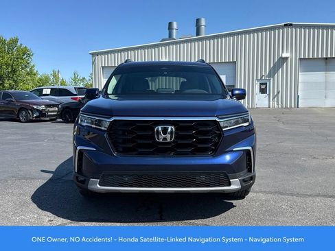 Used 2025 Honda Pilot Touring image 2