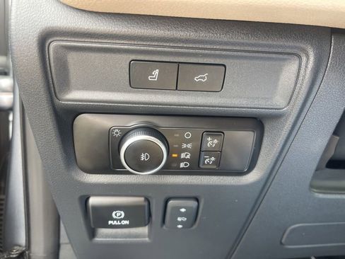 Used 2024 Ford Expedition Limited AWD/4WD image 16