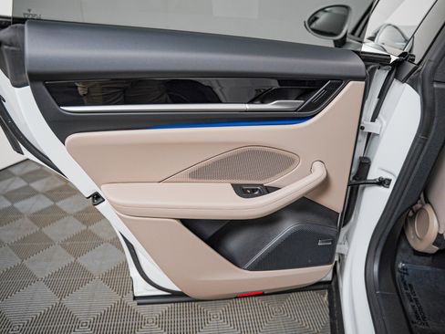Certified 2025 Porsche Macan Electric RWD image 26