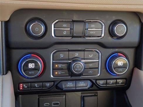 Used 2023 Chevrolet Suburban Premier w/ Premium Package image 16