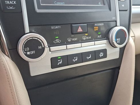 Used 2013 Toyota Camry LE image 16