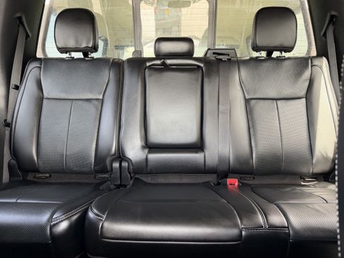 Used 2018 Ford F150 Lariat w/ Equipment Group 502A Luxury AWD/4WD image 11