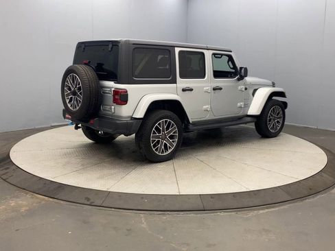 Used 2023 Jeep Wrangler Unlimited Sahara w/ Cold Weather Group AWD/4WD image 5