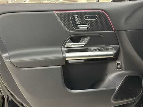 Used 2025 Mercedes-Benz GLA 250 4MATIC image 12