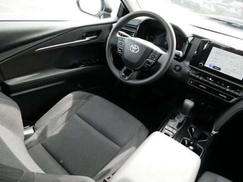 Used 2026 Toyota Camry LE FWD image 9