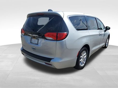 Used 2023 Chrysler Voyager LX FWD image 4