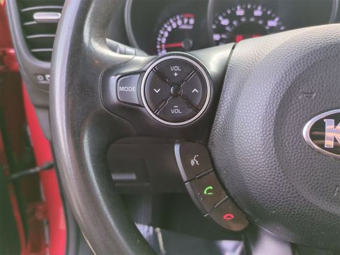 Used 2016 Kia Soul + image 22