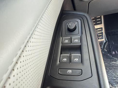 Used 2024 Volkswagen Atlas Peak Edition SEL AWD/4WD image 31