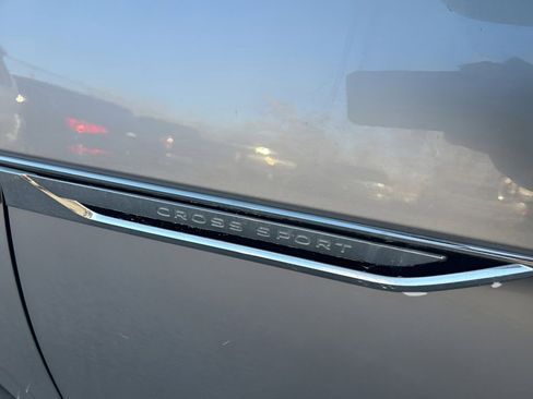 Used 2024 Volkswagen Atlas Cross Sport SE w/ Panoramic Sunroof Package image 18