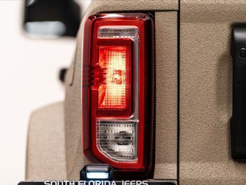 Used 2025 Ford Bronco Outer Banks image 10