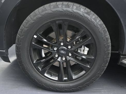 Used 2023 Ford Expedition XLT RWD image 9