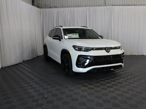 New 2025 Volkswagen Tiguan SE R-Line AWD/4WD image 28