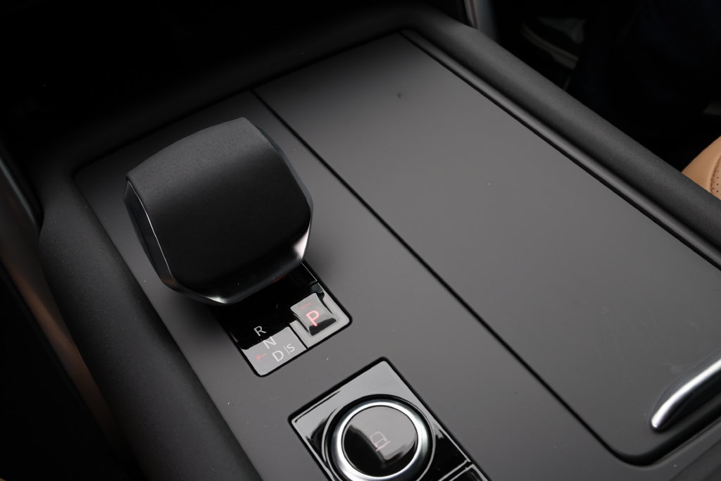 New 2026 Land Rover Discovery Limited Edition AWD/4WD image 24