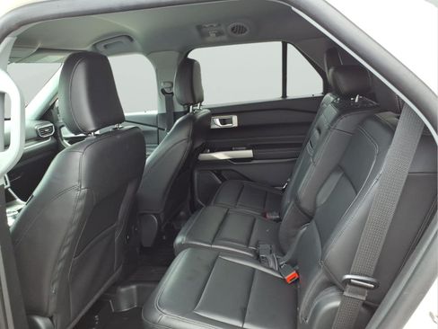 Used 2024 Ford Explorer XLT w/ Equipment Group 202A AWD/4WD image 9