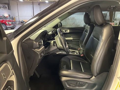 Used 2023 Ford Explorer XLT w/ Equipment Group 202A image 15