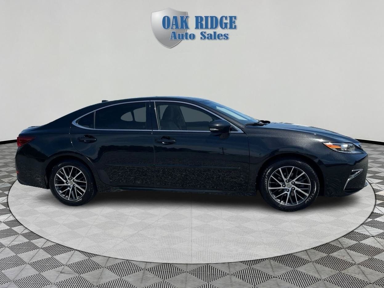 Used 2016 Lexus ES 350 w/ Luxury Package w/Wood Trim FWD image 4