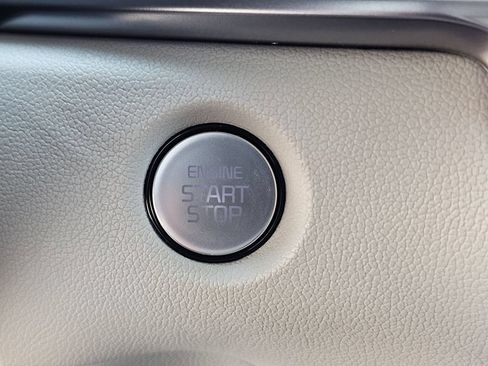 Used 2025 Kia Sorento S w/ Panoramic Sunroof Package FWD image 24