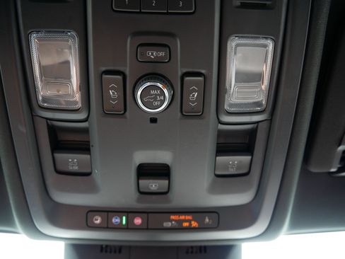 Certified 2023 Cadillac Escalade ESV Premium Luxury w/ Performance Package AWD/4WD image 32