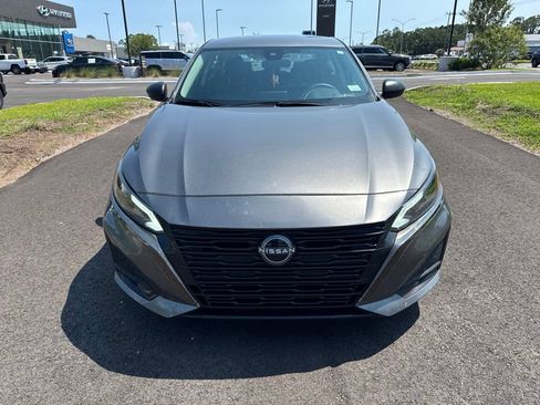 Used 2024 Nissan Altima 2.5 SV FWD image 2