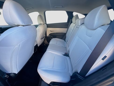 Used 2025 Hyundai Tucson SE image 22
