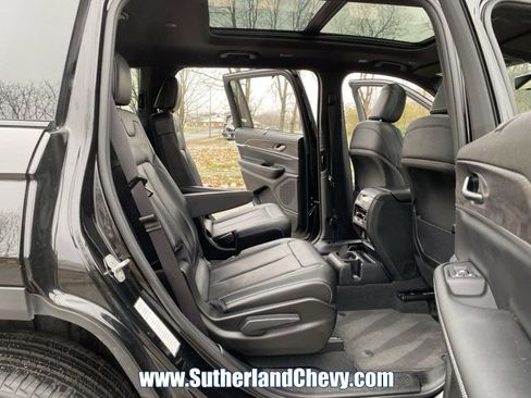 Used 2024 Jeep Grand Cherokee L Limited w/ Luxury Tech Group II image 39