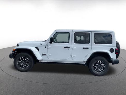 Used 2025 Jeep Wrangler Sahara image 9
