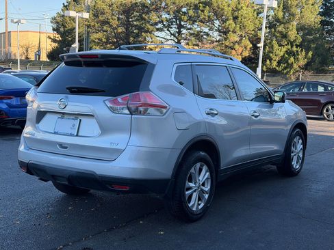 Used 2015 Nissan Rogue SV w/ SV Premium Package image 9