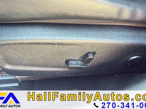 Used 2019 Chrysler 300 S image 10