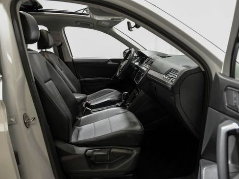 Used 2018 Volkswagen Tiguan SE w/ Panoramic Sunroof Package FWD image 33